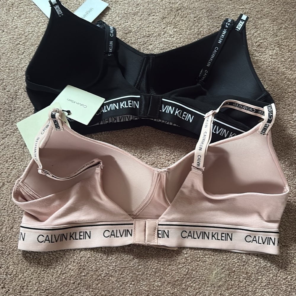 Calvin Klein set of 2 medium padded bras new - Picture 2 of 3